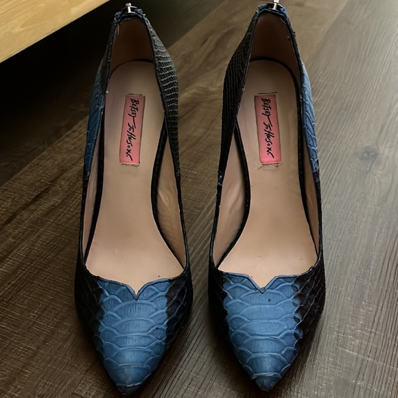 Betsey Johnson Pump - Picture 8 of 14